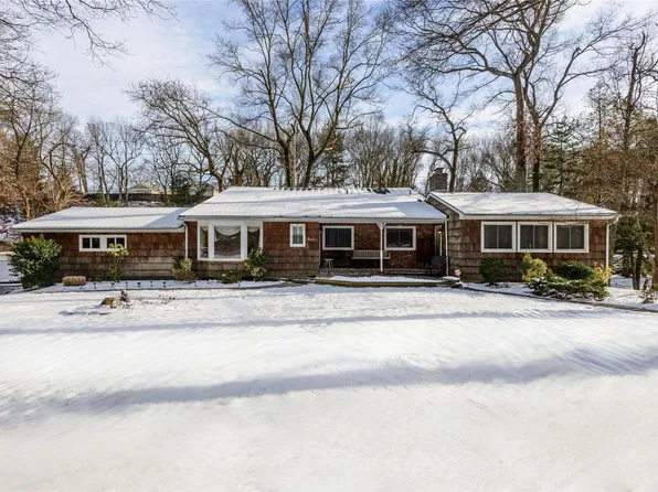 18 Bridle Path Road, Smithtown, NY 11787