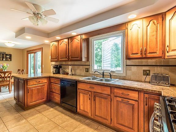 5th image of 4725 Margaret Dr