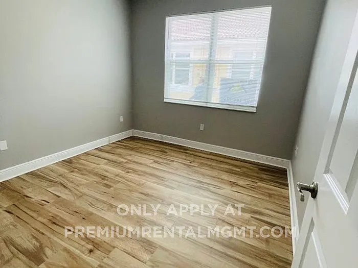 2 bed, 2.0 bath, 923 sqft, $1,350 — Photo 3