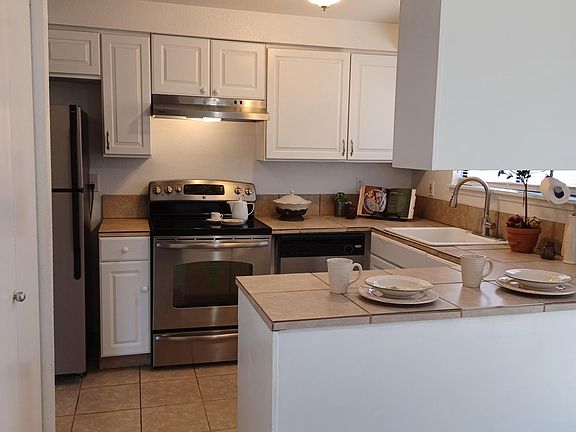 4th image of 822 21st St SE