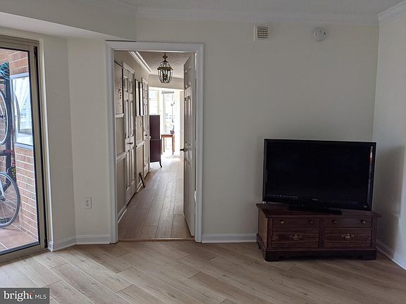 4th image of 2121 Jamieson Ave Unit 1404