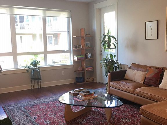 5th image of 1840 25th Ave NE APT 207