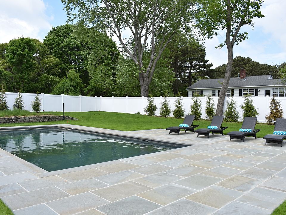 2nd image of 7 Peconic View Ct