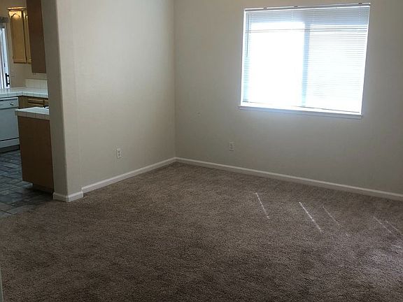 4th image of 105 Hunter Ct