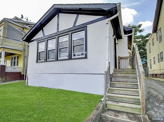 1st image of 40 Lanark Ave #42