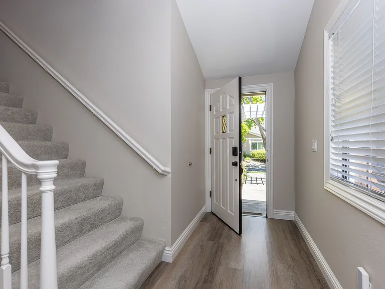 1090 Shady Creek Pl — Photo 3