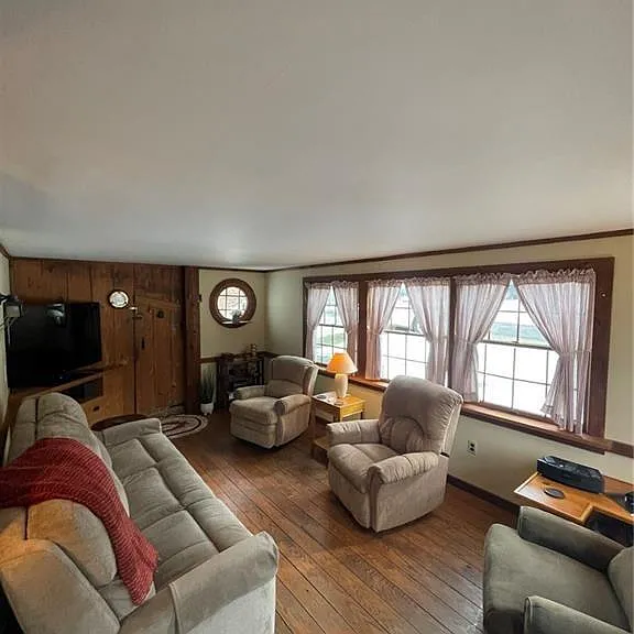 21 Wells Hill Rd — Photo 4