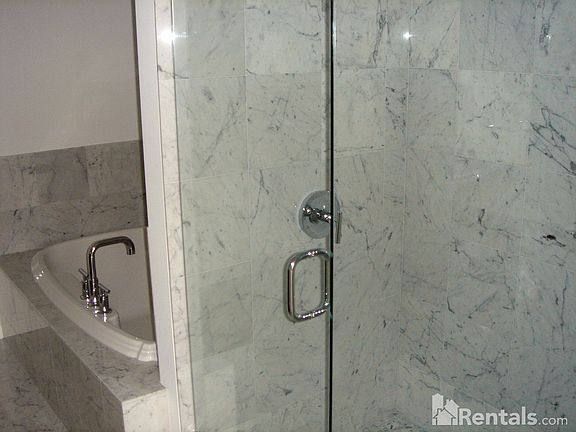 4th image of 1650 N Fillmore St APT 1001