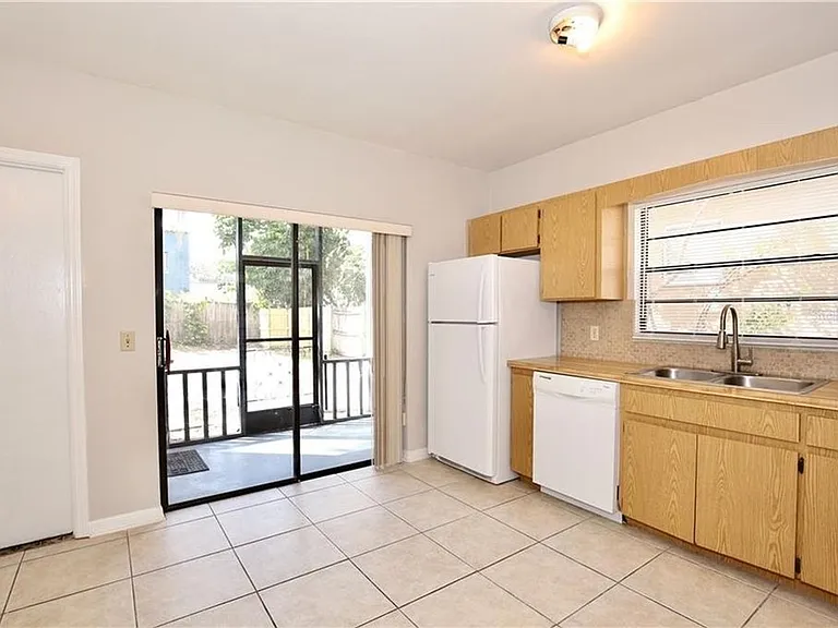 702 S Summerlin Ave #B — Photo 6