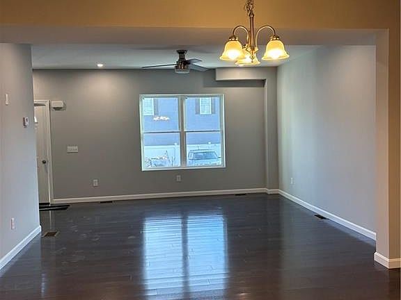 3rd image of 184 Avenue C #M2