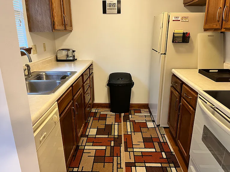 2801 W Broadway #M-5 — Photo 4