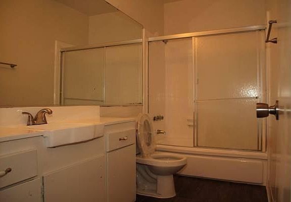 4th image of 17925 Devonshire Street # Fl 2nd