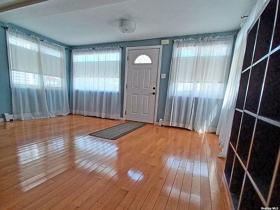 5th image of 313 New York Ave