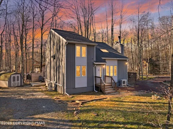 146 Chitimacha Dr, Pocono Lake, PA 18347