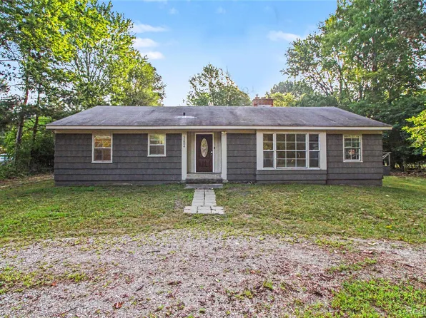 22806 Carleton Ave, Southfield, MI 48033