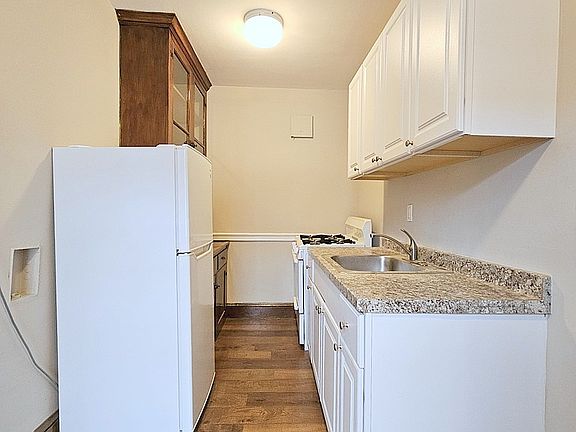 5th image of 49 Dover St APT 20