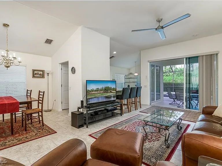 10082 Oakhurst Way — Photo 3