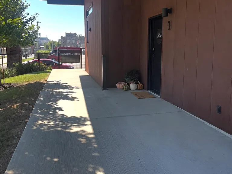 1545 E 2nd St E #3 — Photo 10