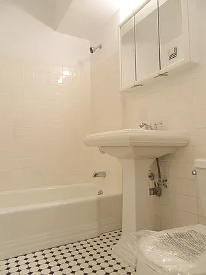 Rented by Stonehenge NYC LLC | media 27