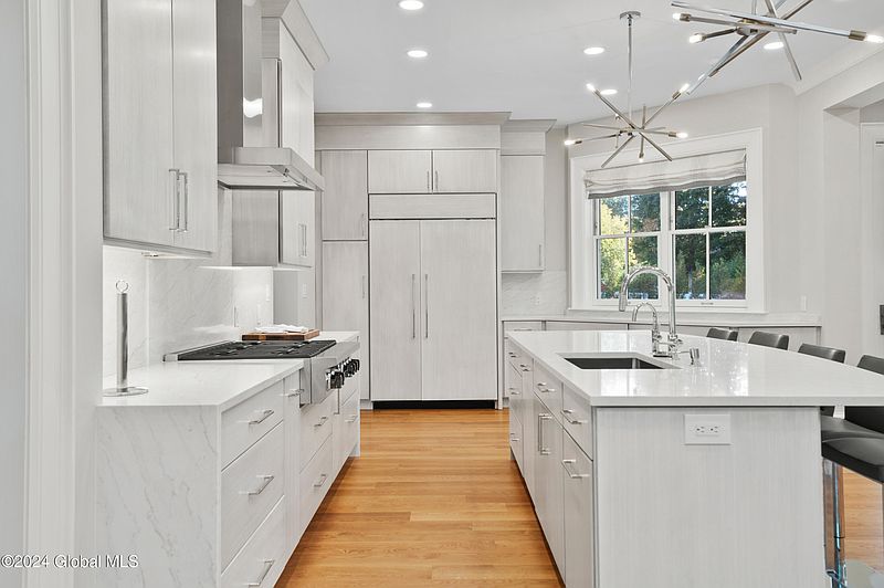 5th image of 116 Crescent Street
