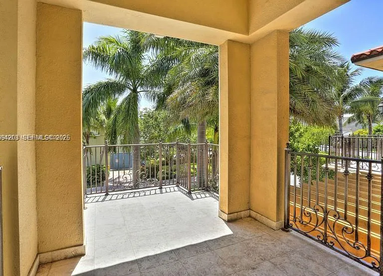 592 Fernwood Rd #B — Photo 5
