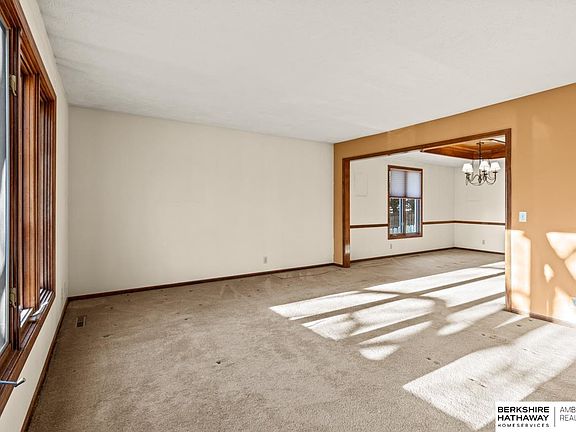 3rd image of 15412 Shirley St