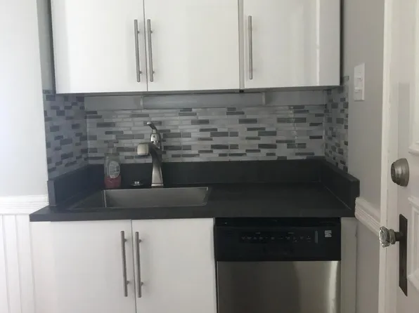 80 Maple St #B, Easthampton, MA 01027