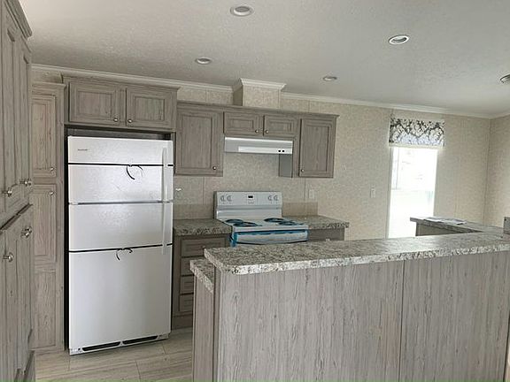 3rd image of 9424 Polak Dr #259