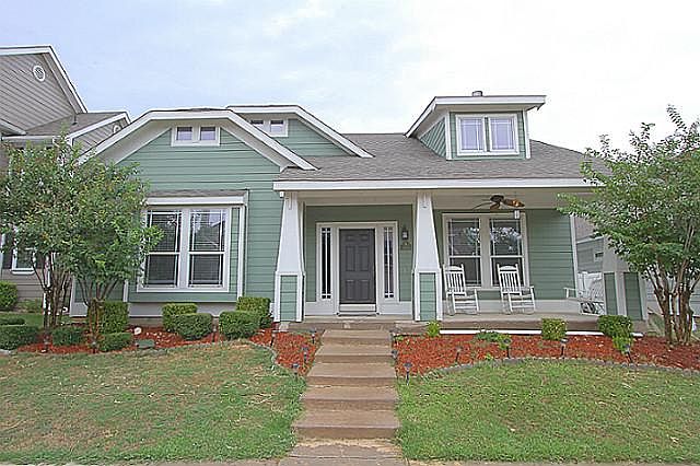 1st image of 1405 Oakcrest Dr
