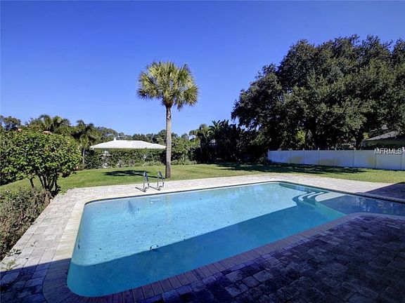 5th image of 3085 Sunset Dr