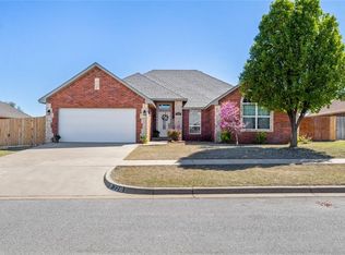 2216 Stratta Dr, Weatherford, OK 73096