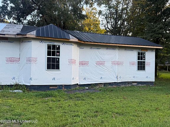 4th image of 275 Ruby Ave