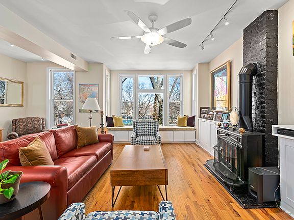 3rd image of 1037 W Lill Ave