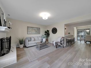 10943 Carmel Crossing Rd, Charlotte, NC 28226