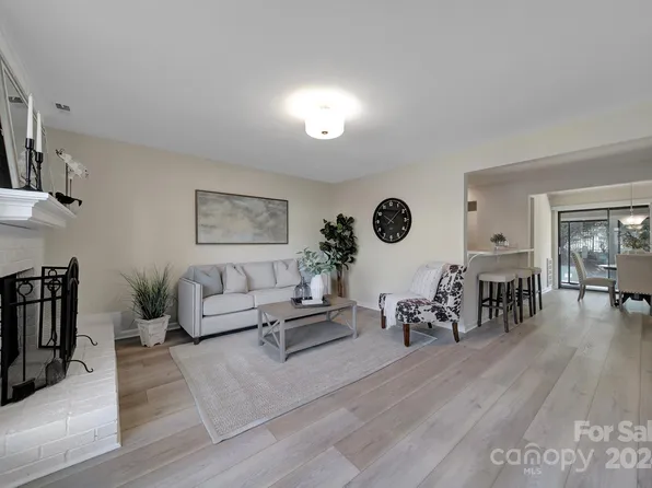 10943 Carmel Crossing Rd, Charlotte, NC 28226