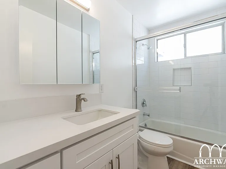 1115 Glenville — Photo 15