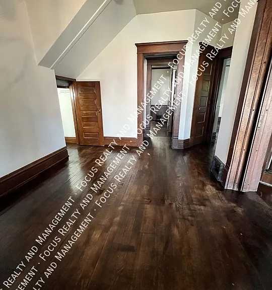 815 N Columbus St — Photo 2