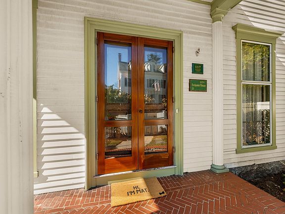 4th image of 117 Cottage St
