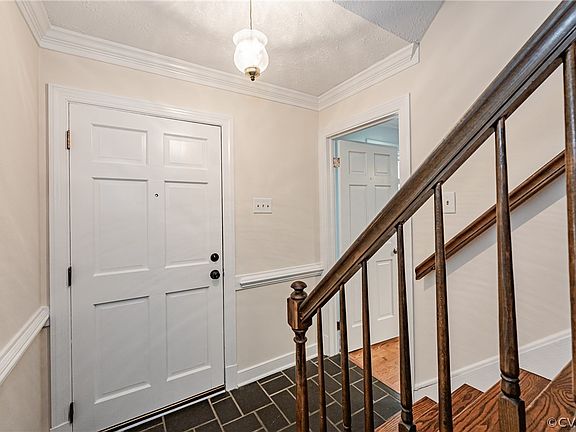 5th image of 9 Alexis Dr