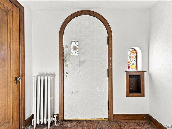 5th image of 8205 Ward St