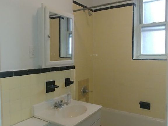 4th image of 3074 48th St APT 2A