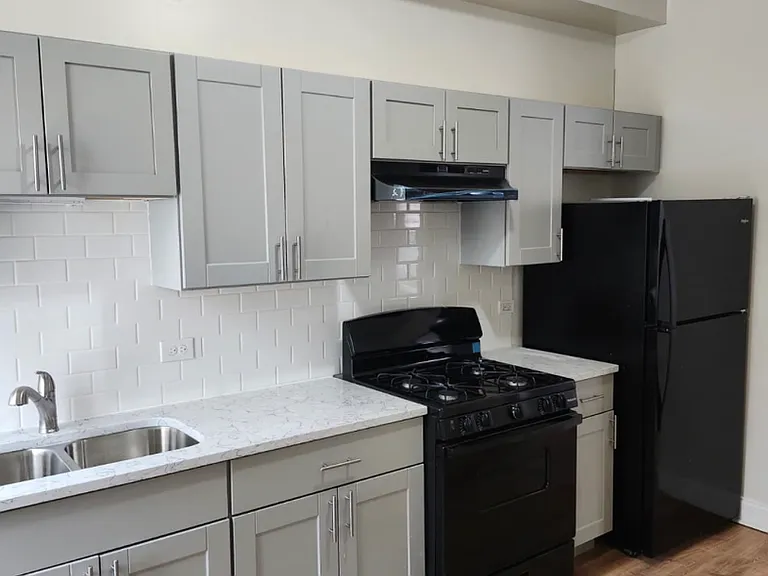 6940 S King Dr — Photo 1