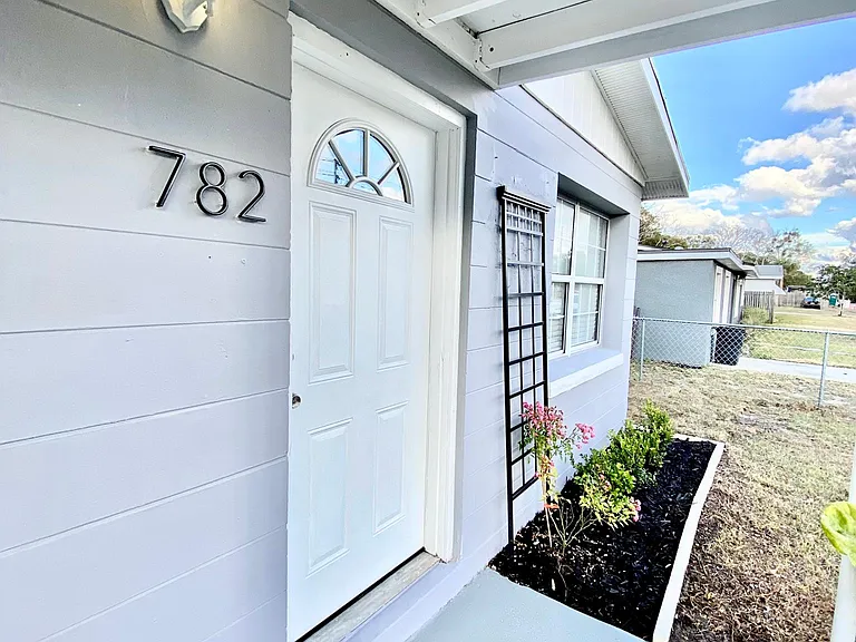 782 Hillview Dr — Photo 4