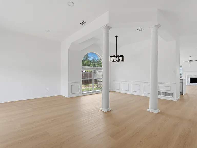 2201 Woodglen Dr — Photo 14