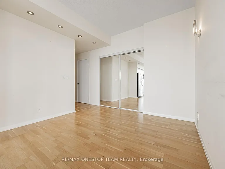 832 Bay St #4110 — Photo 6