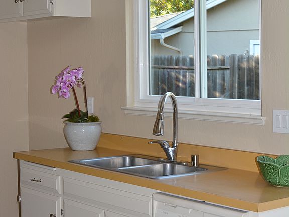 5th image of 7213 Rosita Ct