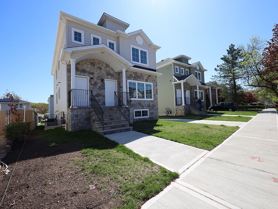 1st image of 739 Maguire Ave #2