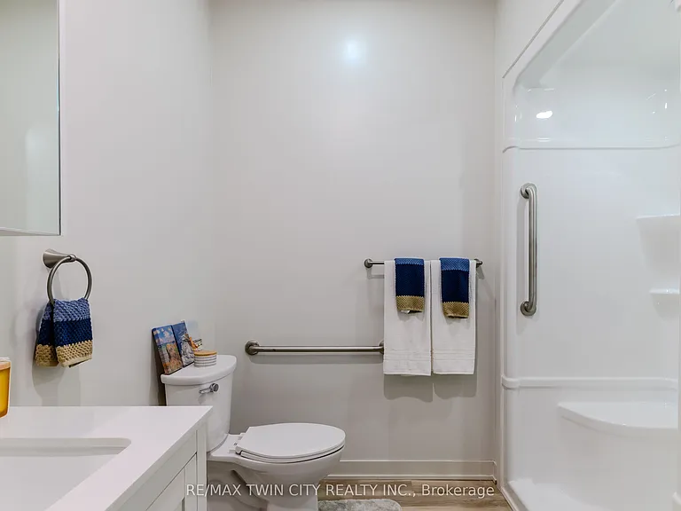 152 N Park St #118 — Photo 12