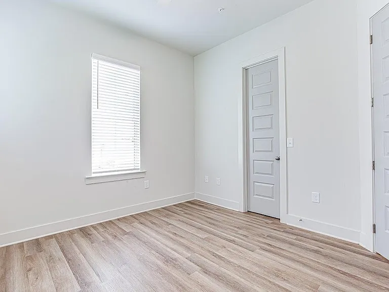 One Athens - 610 Barnett Shoals Rd — Photo 8