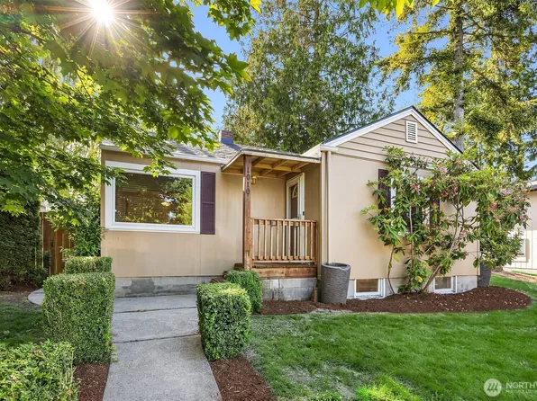 1010 E Marine View Drive, Everett, WA 98201